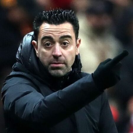 Xavi đứng ra thuyết phục để sao Chelsea đến Barca